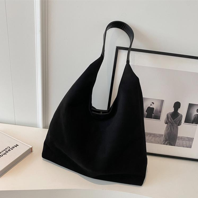 Suede Crescent-väska